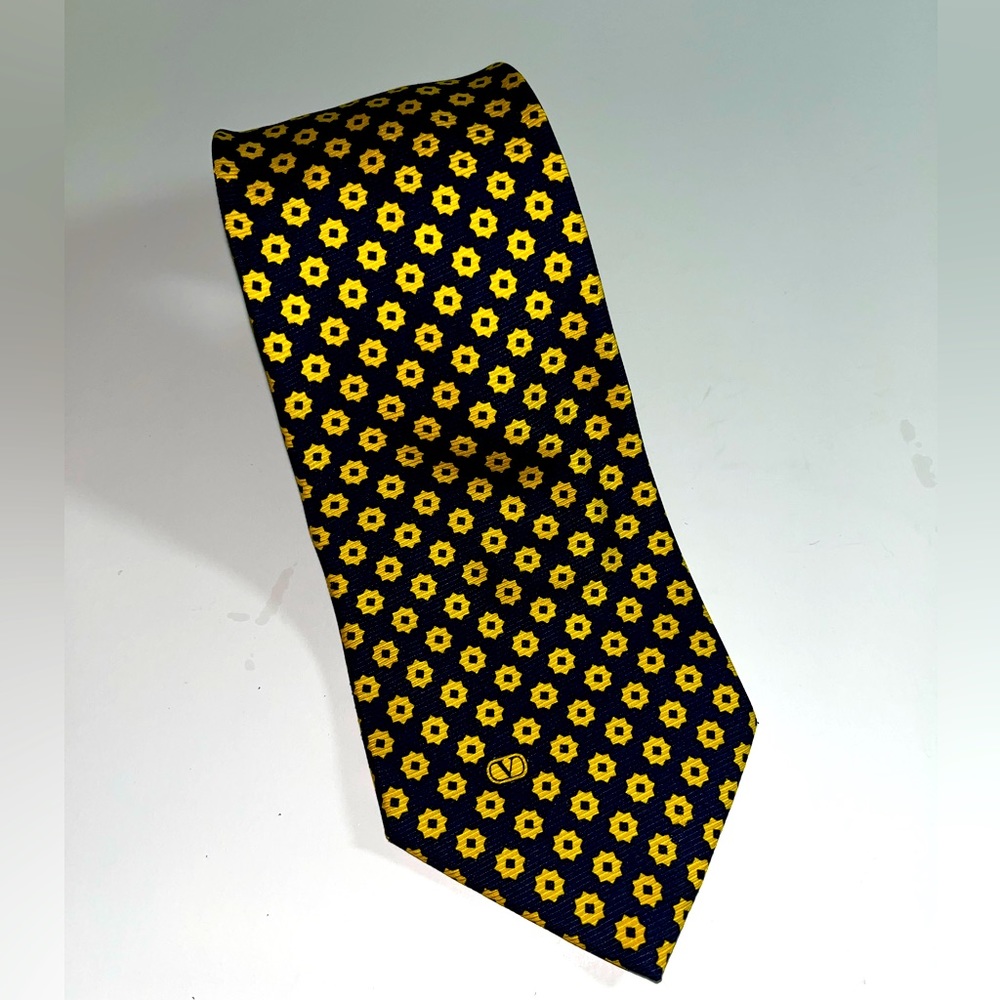 Valentino Vintage 100% Silk Daisy Tie